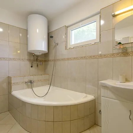 Rakoczi By Interhome